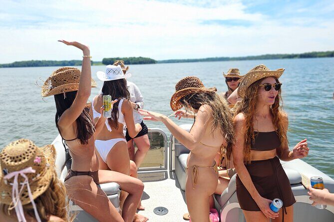 3 Hour 25ft Pontoon Party Boat with Captain up to 12 people - Step aboard: what the 25-foot Bentley setup means for your comfort