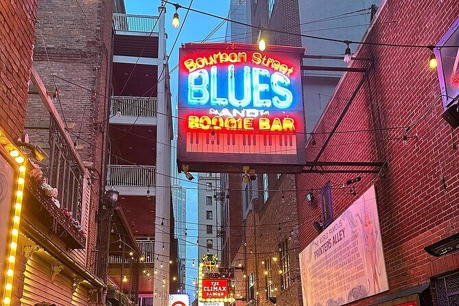 Murder on Music Row Country Music's Haunted True Crime Ghost Tour - Practical Reality: Broadway Crowds Can Change the Experience