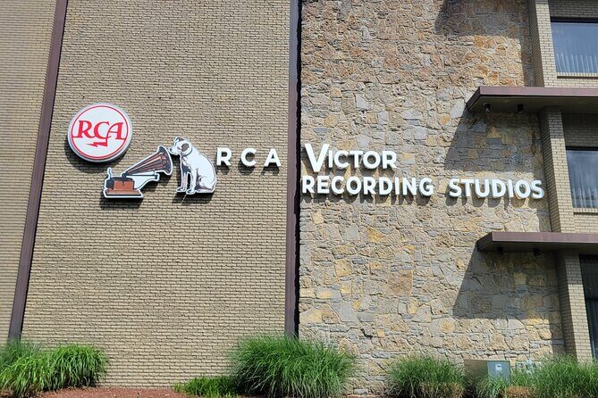 Music City Sightseeing Tour by Bus - The Guide Factor: Larry, Joe Nashville, and the Music Thread