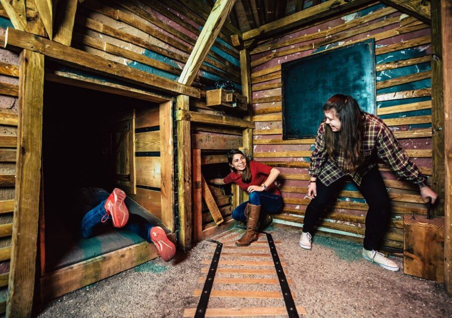 Nashville: 1-Hour Escape Room Adventure in Opry Mills - Inside the rooms: clues, teamwork, and tactile problem-solving