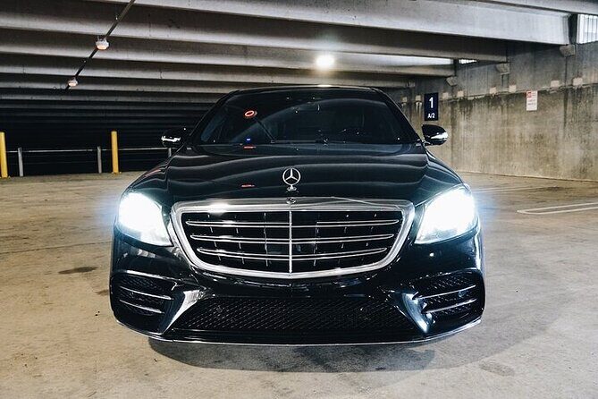 Nashville Arrival Private Transportation from Airport to Hotel - Chauffeur Touch: When the Driver Helps Beyond the Steering Wheel
