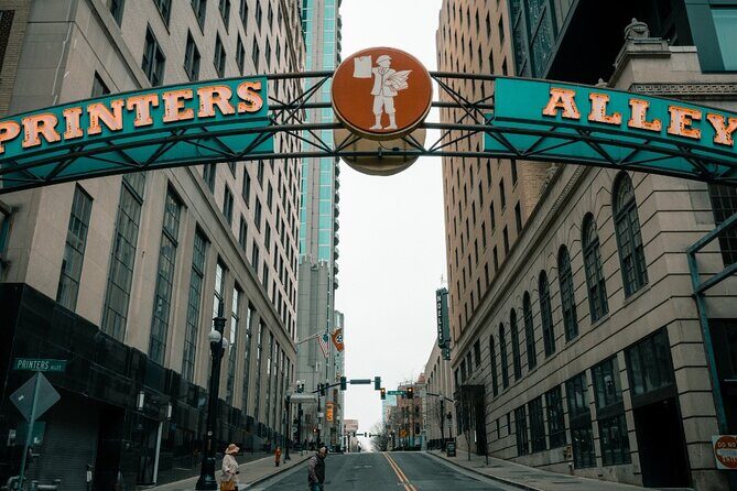 Nashville Carnage and Chaos Ghost Tour - Printer’s Alley at Night: The Tight Block That Feels Like a Story