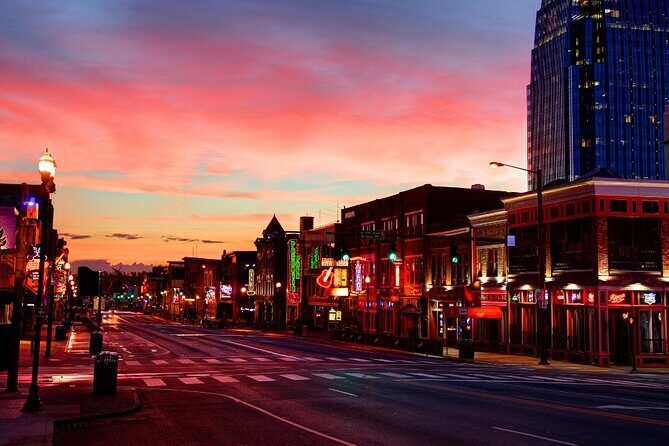Nashville Carnage and Chaos Ghost Tour - What You’ll Actually Do: Walking, Listening, and Getting a Story Thread