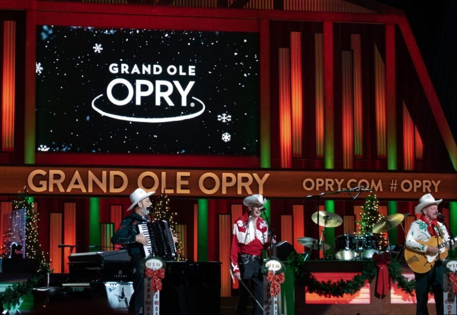 Nashville: Country Christmas Music Show at the Opry House - The lineup: who you might hear and how to enjoy it