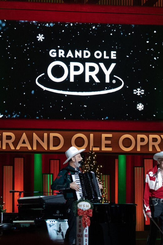Nashville: Country Christmas Music Show at the Opry House - Your evening plan: check-in to curtain call
