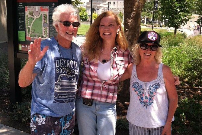 Nashville Famous Footsteps Guided Walking Tour - Two Hours on Broadway: why this tour works for first-timers