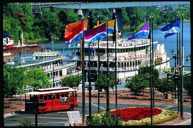 Nashville: General Jackson Showboat Lunch Cruise - The Main Event: Taste of Tennessee and the Live Showband