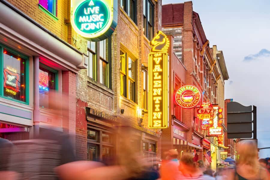 Nashville: Guided Ghost-Themed Walking Tour - Start at 553 Charlotte Ave: the vibe before the first story