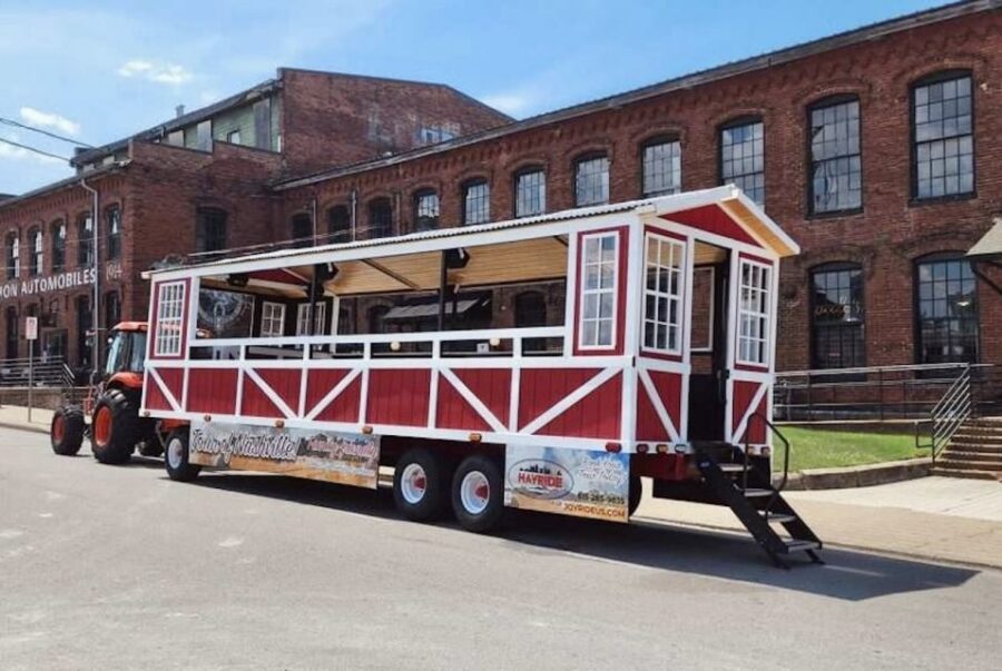 Nashville: Guided Hayride Tractor Ride and Sightseeing Tour - Music Row: the photo stop that turns stories into real places