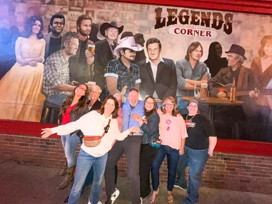 Nashville: Live Music Bar Crawl with Local Artists - VIP Access on a No-Cover Route Through Nashville’s Music Rooms