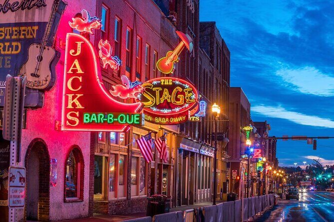 Nashville Pub Crawl Golf Game by Golf Cart - Why bar golf beats a typical Nashville pub crawl