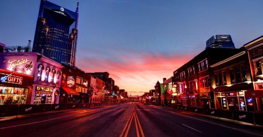 Nashville: Seeking Spirits Haunted Pub Crawl - Two Hours of Spooky Sips on Broadway