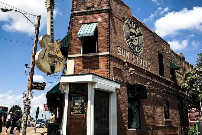 Nashville to Memphis/Graceland Day Trip for up to 7 passengers - Downtown Memphis mini tour: what your guide can add on