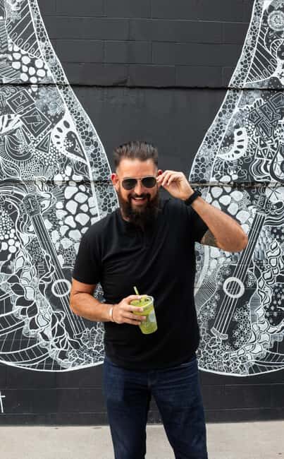 Nashville: Walking Tour and Photoshoot in The Gulch - The Nashville Wings: the big landmark photo moment