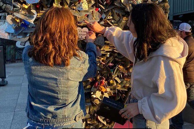 Outdoor Escape Room: Downtown Nashville Adventure - What to bring: notepad, water, and comfy shoes