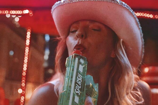 Private Downtown Nashville Party Tractor Tour 21+ Only! - Drinks on board: what you can buy and what you can’t bring