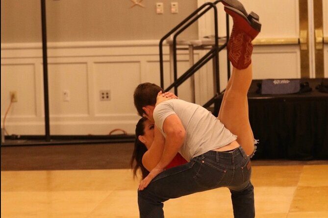 Two Step & Country Swing Dance Class in Nashville Country Fusion - Country swing: where the turns and connection come alive